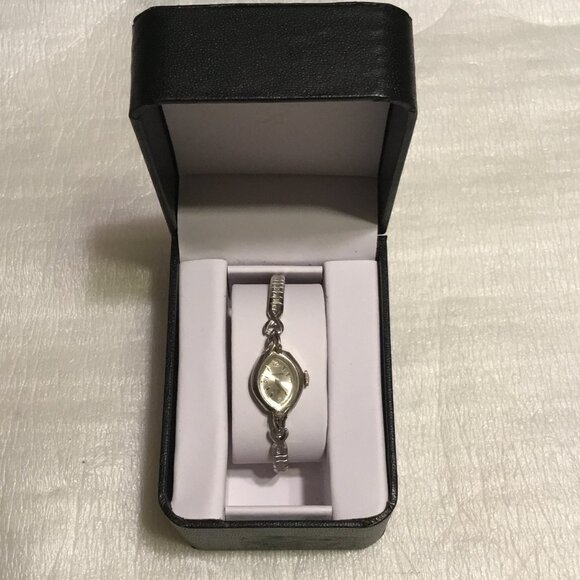 Vintage ladies Waltham watch w/ 2 tiny diamonds & 10K rolled gold Speidel band - Picture 1 of 15